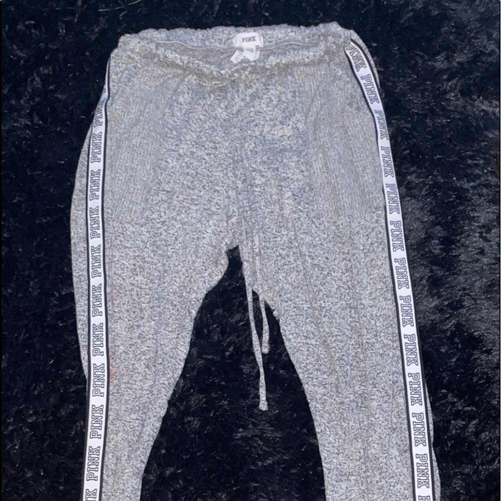 Selling these medium sized sweatpants from pink.